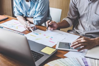 Yaratıcı Web / Grafik Tasarımcı planlama, çizim web sitesi Ekibi 