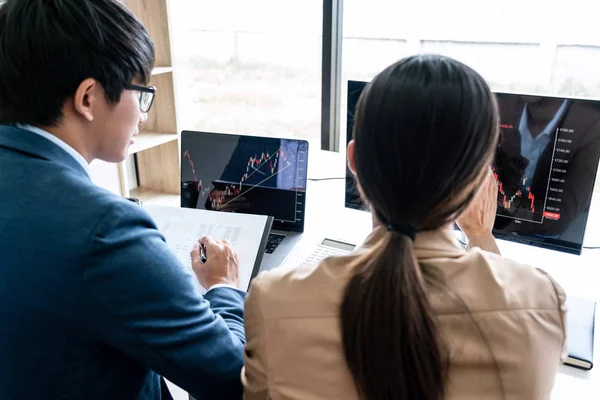 Parceiro Equipe Negócios Trabalhando Com Computador Laptop Discussão Análise Negociação — Fotografia de Stock