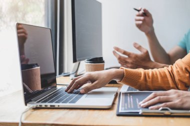 Kod yazma ve veri kodu teknolojisi yazma, Programcı cooper