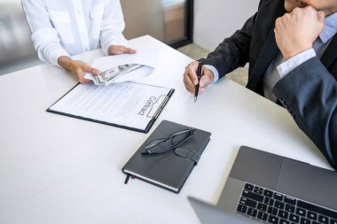 Rüşvet ve yolsuzluk kavramı, rüşvet dolarlık banknot şeklinde