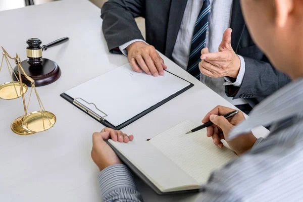 Judge gavel with scales of justice, Businessman and lawyer or co — Stock Photo, Image