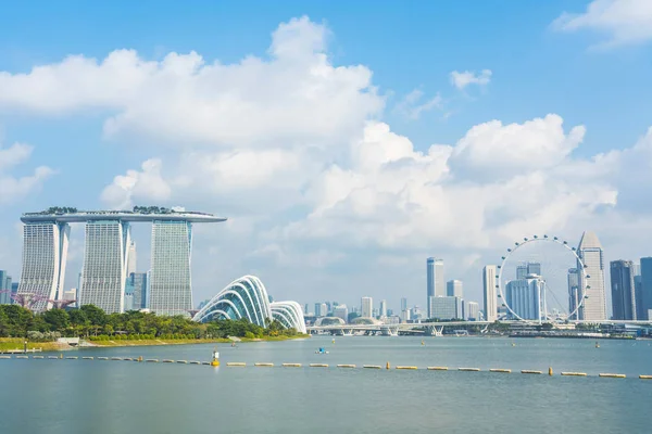 シンガポールマリーナベイ周辺のビジネスビルの風景 シンガポールの曇り空の景色マリーナベイのビジネスベイ地区 — ストック写真