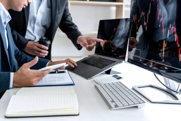 Business Team Investering Werken Met Computer Planning Analyse Van Grafiek — Stockfoto