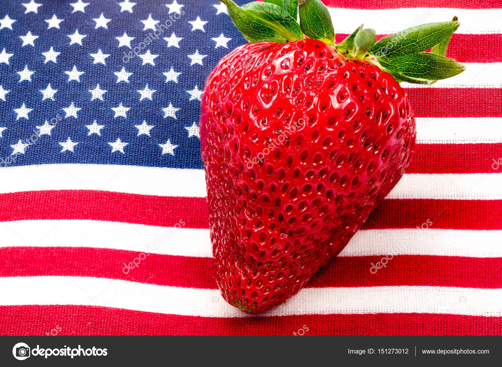 Strawberry with American flag Stock Photo by ©mwessels 151273012