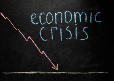 Corona, borsanın çöküşünü veya Coronavirüs 'ün neden olduğu finansal ekonomik krizi gösteren el yazısıyla çizilmiş bir grafik. Küresel kriz. Banka battı. Para riski. Virüs ve ekonomi. Kapalı.