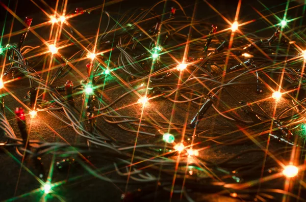 Luzes de Natal coloridas no fundo escuro — Fotografia de Stock