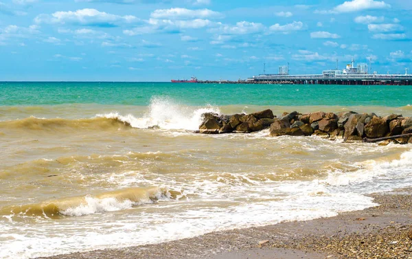 Dalgalar deniz deniz kıyısı, doğal deniz arka plan üzerinde