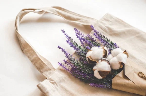 Bouquet Lavande Coton Plante Papier Sur Sac Textile Comme Concept — Photo