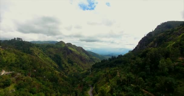 Hermoso timelapse en Sri Lanka, Ella rock, Little Adam Peak. Ella Rock. Fondo natural, Montañas en Sri Lanka Drone — Vídeo de stock