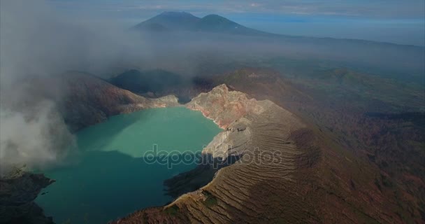 Красивые кадры вулкан ijen indonesia Ява воздушного беспилотного озера — стоковое видео