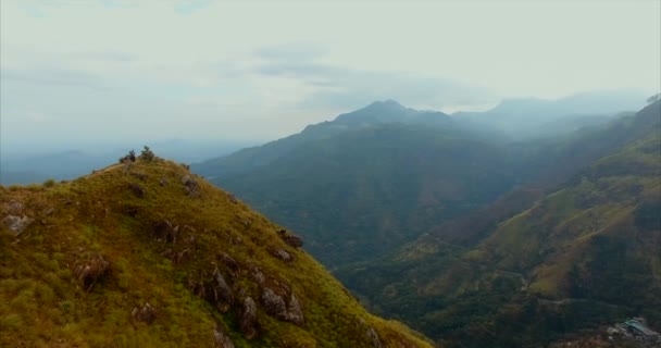 Vârful Adams din Sri Lanka. Munţi cu drone. imagini frumoase — Videoclip de stoc