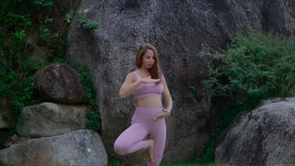 Pregnant Woman Practices Yoga Standing Vrksasana Position Beach Rocks Hands — Stock Video