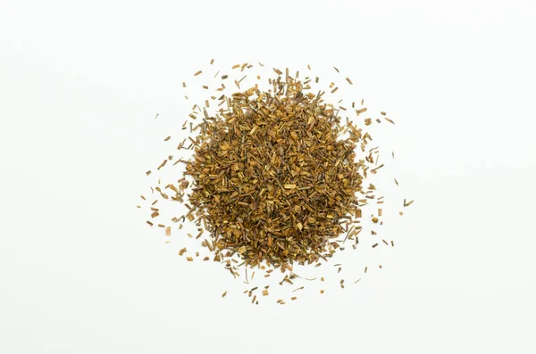 Close-up beeld van Rooibos thee stapel stapels geïsoleerd op witte achtergrond — Stockfoto