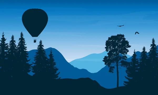 Ilustração vetorial de uma paisagem montanhosa com um balão de ar quente voador com pessoas em uma cesta e pássaros sob um céu azul com nuvens —  Vetores de Stock