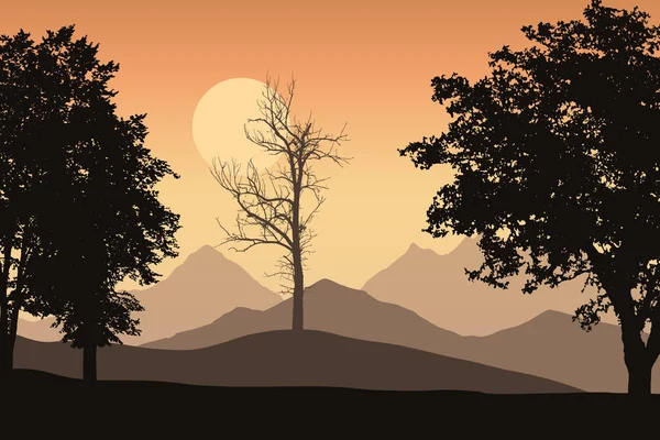 Paisaje montañoso con árboles y un solo árbol muerto, el cielo naranja con el sol - Vector — Vector de stock