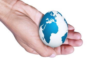 Paskalya el yumurta / Paskalya yortusu yumurta çizim gezegenin kartı ile arazi kişinin elinde