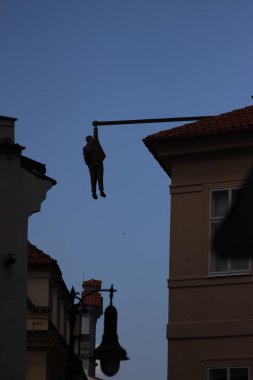 şehrin altında