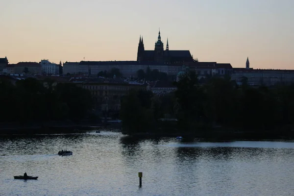 Eski şehrin büyük Nehri üzerinde