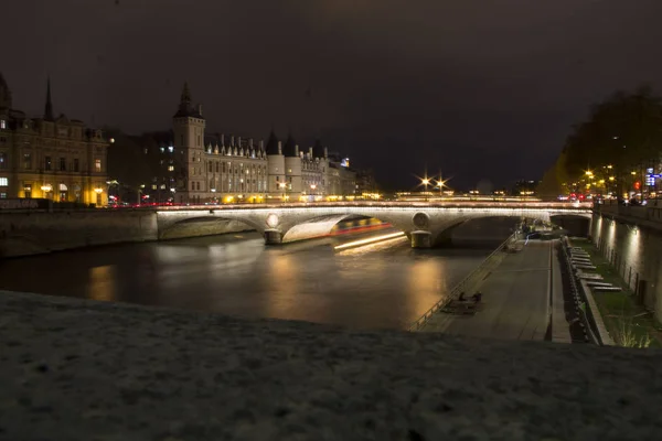 Sonbahar Paris manzarası