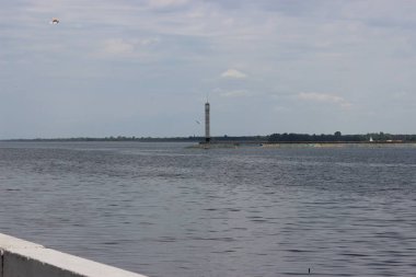 Su arasında yalnız