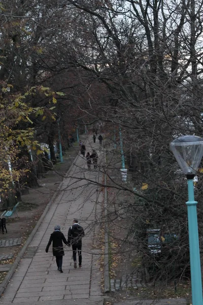 daha önce akşam Paris'te