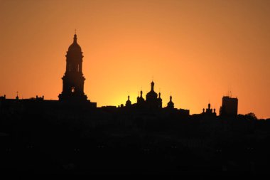 Nehir kıyısında Dusk