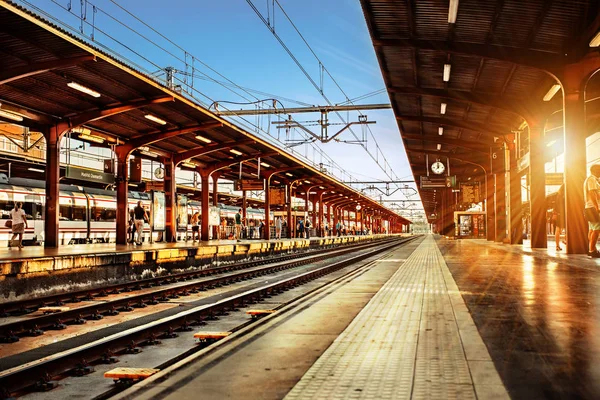 Madrid-3 Ağustos 2017:Atocha demiryolu Renfe istasyonu platformu 