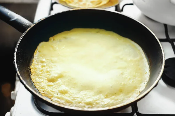 Pancakes are preparing — Stock Photo, Image