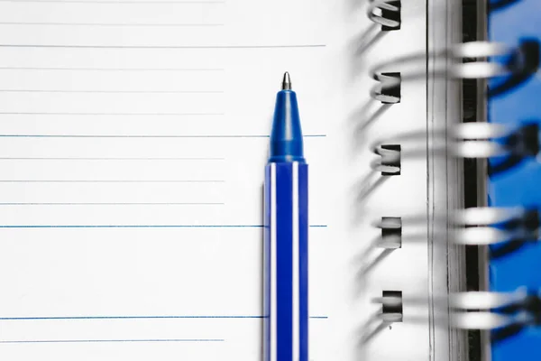 Stift und Notizblock — Stockfoto