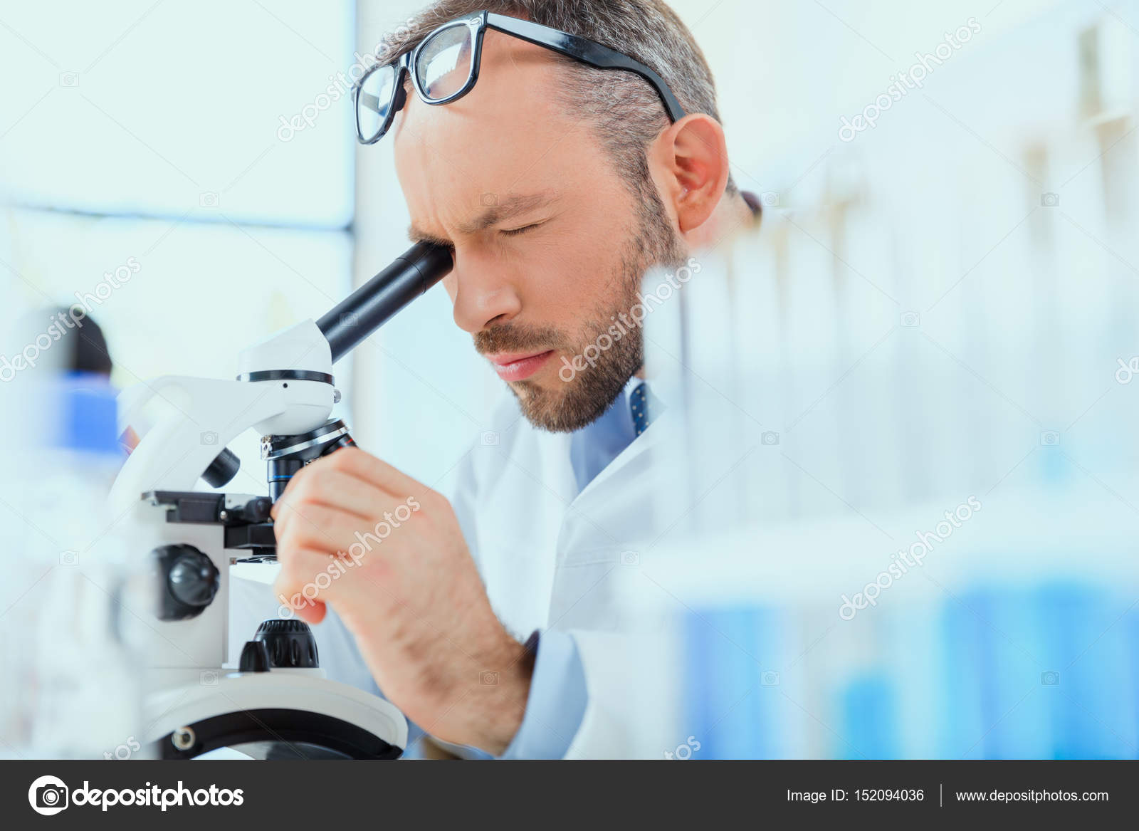 Doctor working at testing laboratory — Stock Photo © AlexNazaruk 152094036