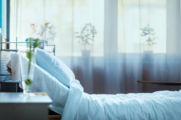 Empty bed in hospital — Stock Photo, Image