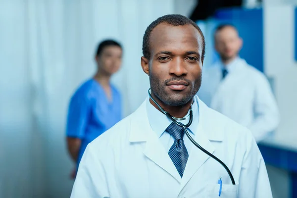 Doctor with stethoscope in clinic — Stock Photo, Image