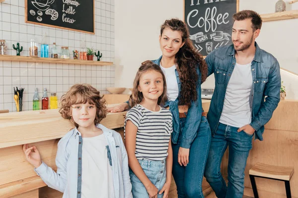 Familia — Foto de Stock