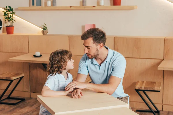 Vader en zoon — Stockfoto