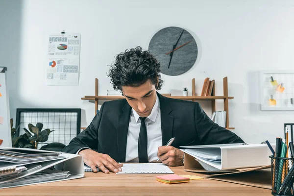 Businessman working with papers at workplace — Stock Photo, Image