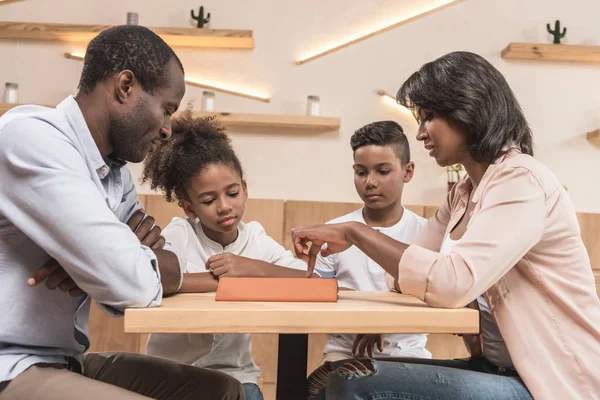 African-american family in cafe — Stock Photo, Image