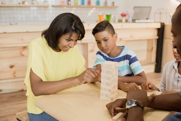 Family playing tower game — Stock Photo, Image