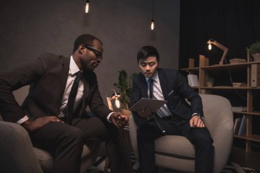 multiethic işadamları konuşmayı