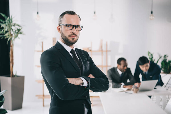 Aantrekkelijke jonge zakenman — Stockfoto