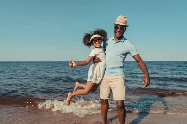 Padre e hija afroamericanos — Foto de Stock