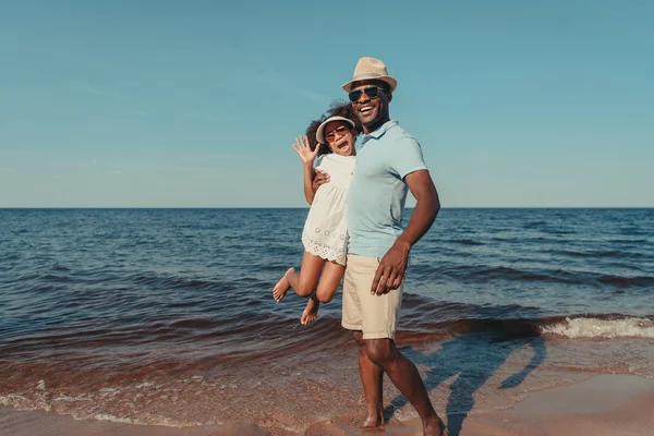 Padre e hija afroamericanos — Foto de Stock