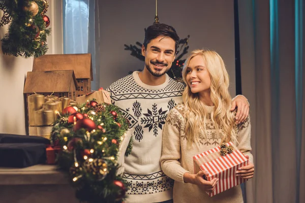 Smiling couple on christmas eve — Stock Photo, Image