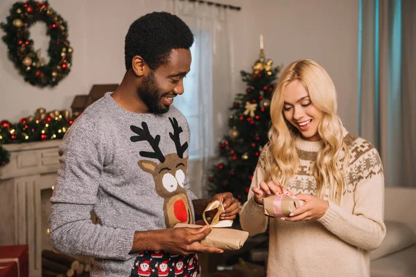 Multiethnic couple on christmas eve — Stock Photo, Image