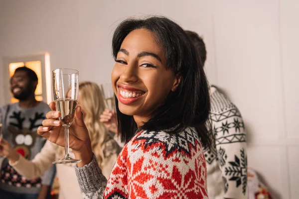 African american woman with glass of champagne — Stock Photo, Image