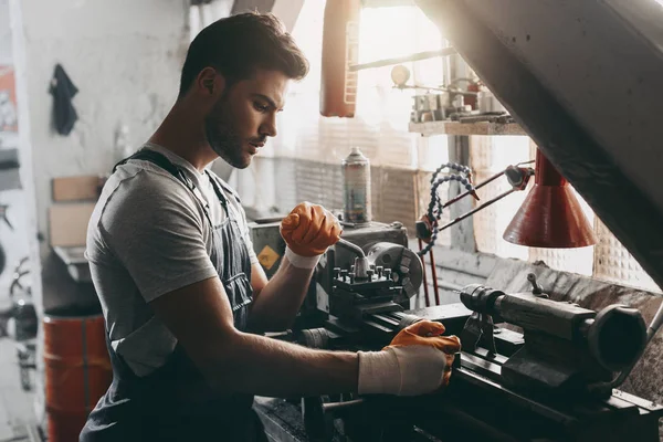 Handsome repairman in workshop — Stock Photo, Image