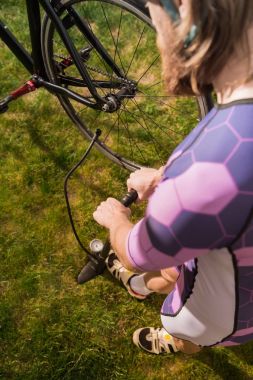 adam pompa bisiklet tekerleği