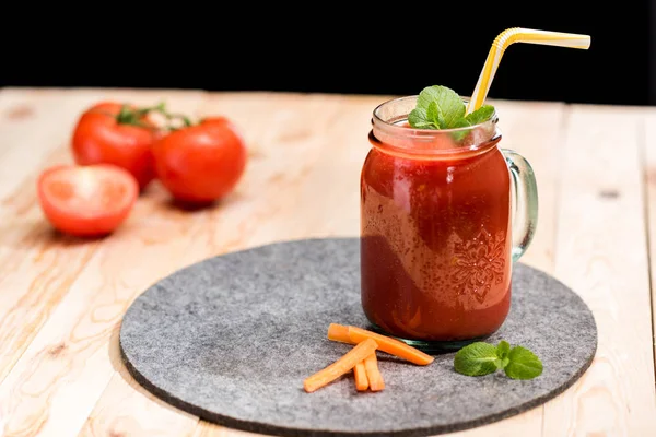 Frische Tomaten-Smoothie — Stockfoto