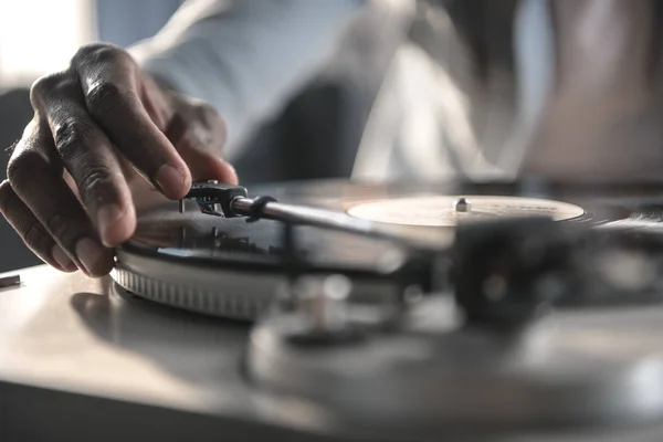 Man playing vinyl record — Stock Photo