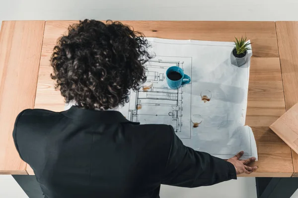 Businessman working with blueprints — Stock Photo
