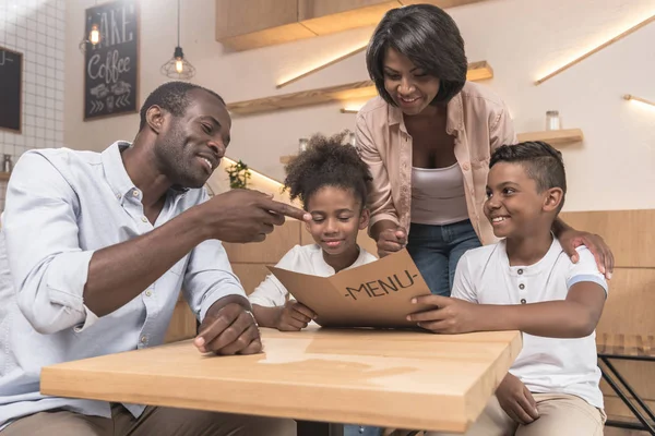African-american family in cafe — Stock Photo